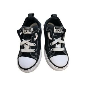 Converse Low Top Sneakers For Kids Size UK8 In Black And White. Has Elastic Band